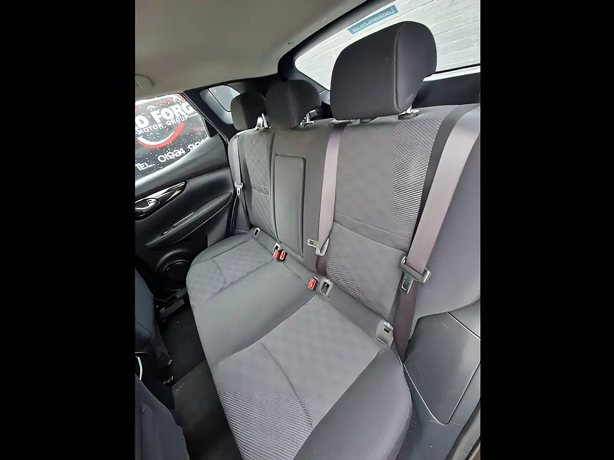 Used 2016 Nissan Qashqai Acenta Bronze - Interior and Exterior details 17
