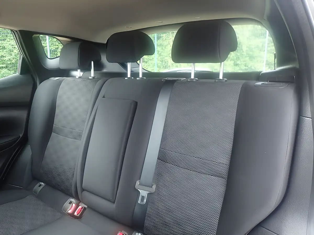 Used 2016 Nissan Qashqai Acenta Grey - Interior and Exterior details 14
