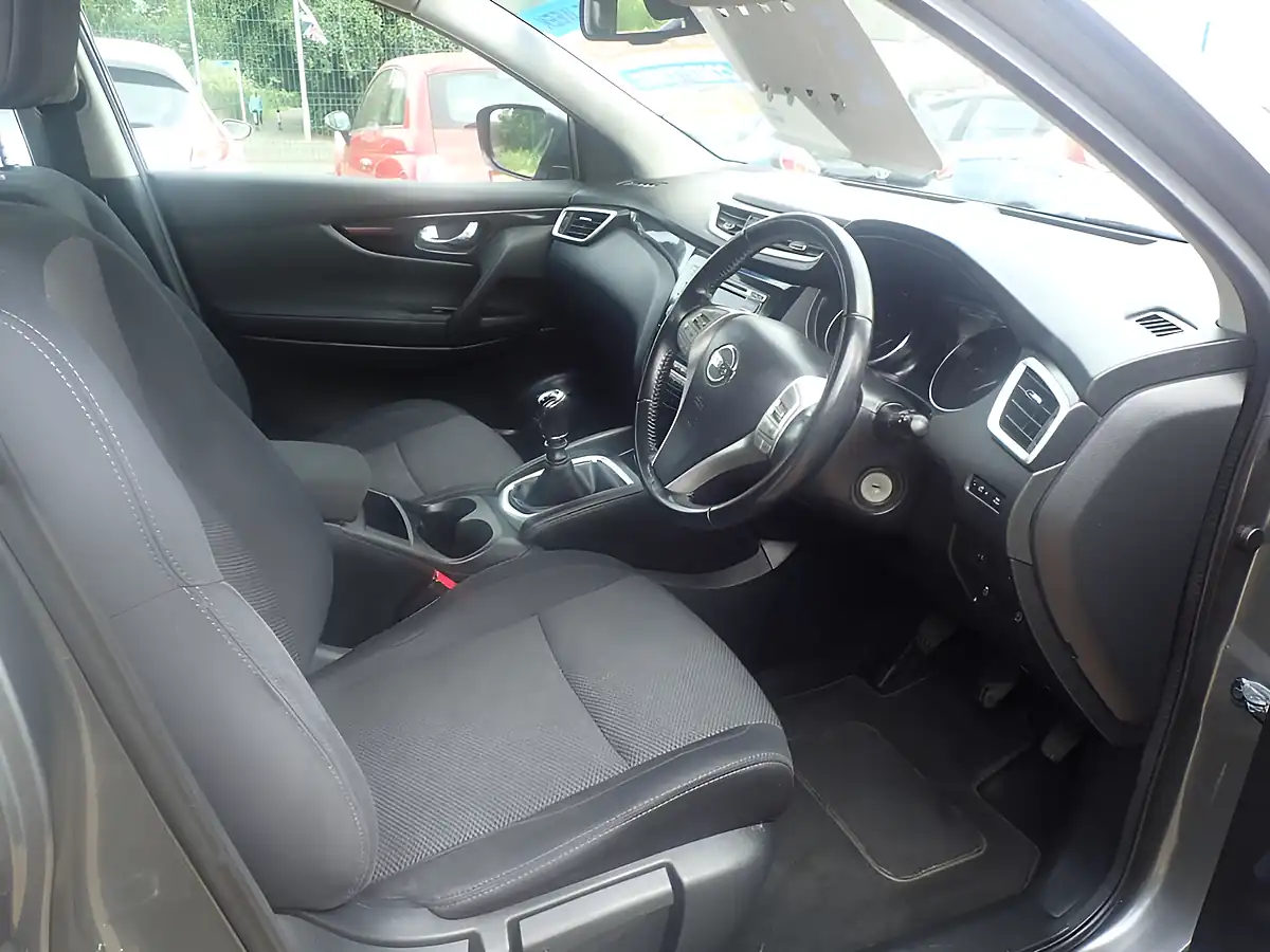 Used 2016 Nissan Qashqai Acenta Grey - Interior and Exterior details 5
