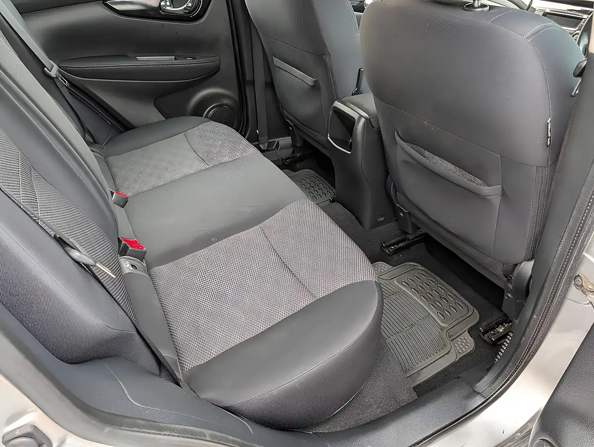 Used 2016 Nissan Qashqai Acenta Silver - Interior and Exterior details 10