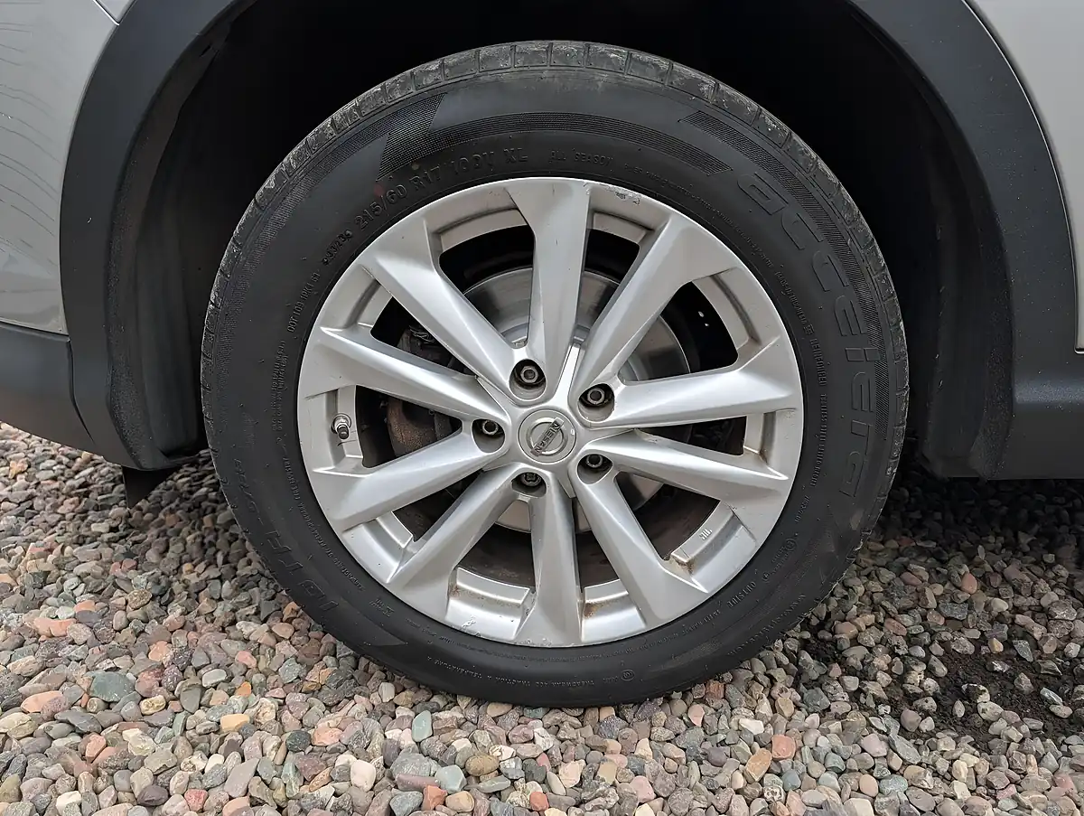 Used 2016 Nissan Qashqai Acenta Silver - Interior and Exterior details 13