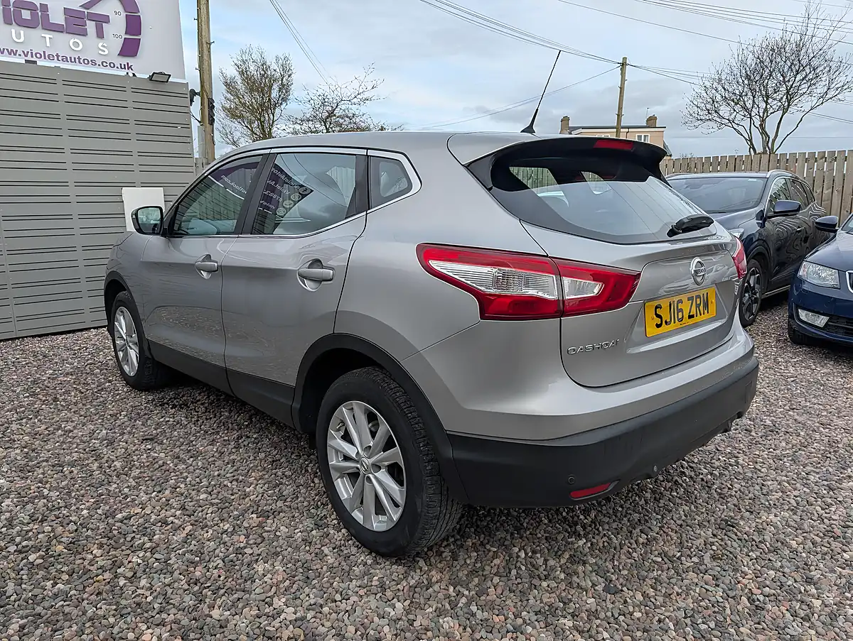 Used 2016 Nissan Qashqai Acenta Silver - Interior and Exterior details 3