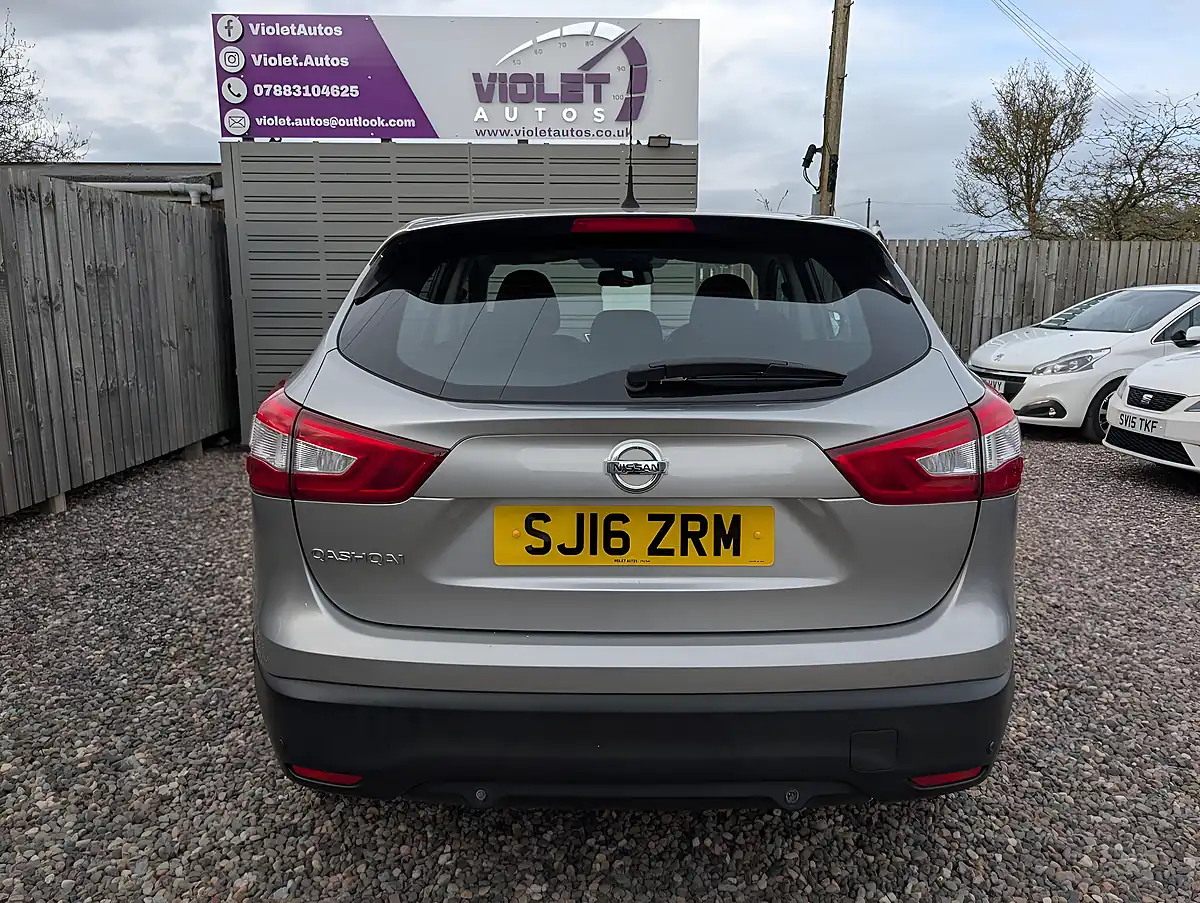 Used 2016 Nissan Qashqai Acenta Silver - Interior and Exterior details 4