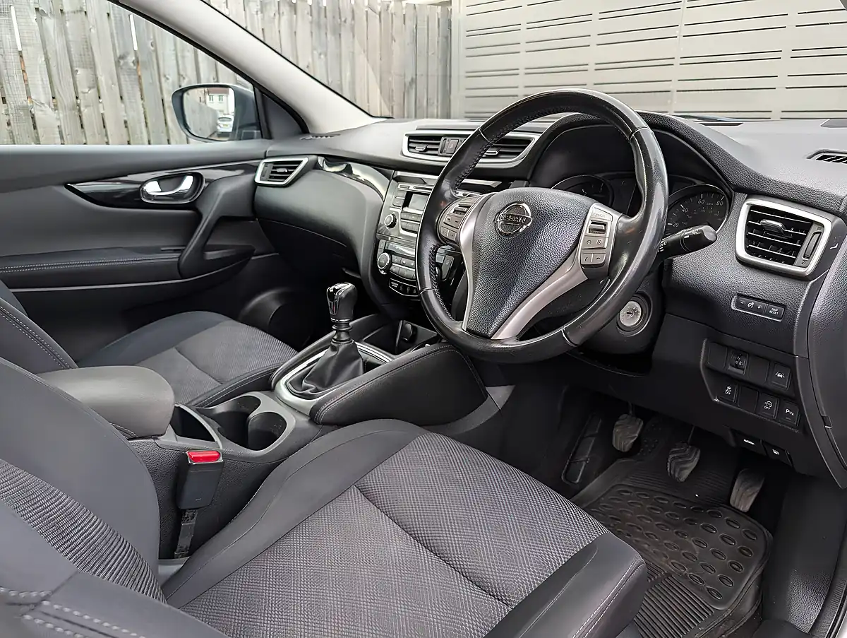 Used 2016 Nissan Qashqai Acenta Silver - Interior and Exterior details 7