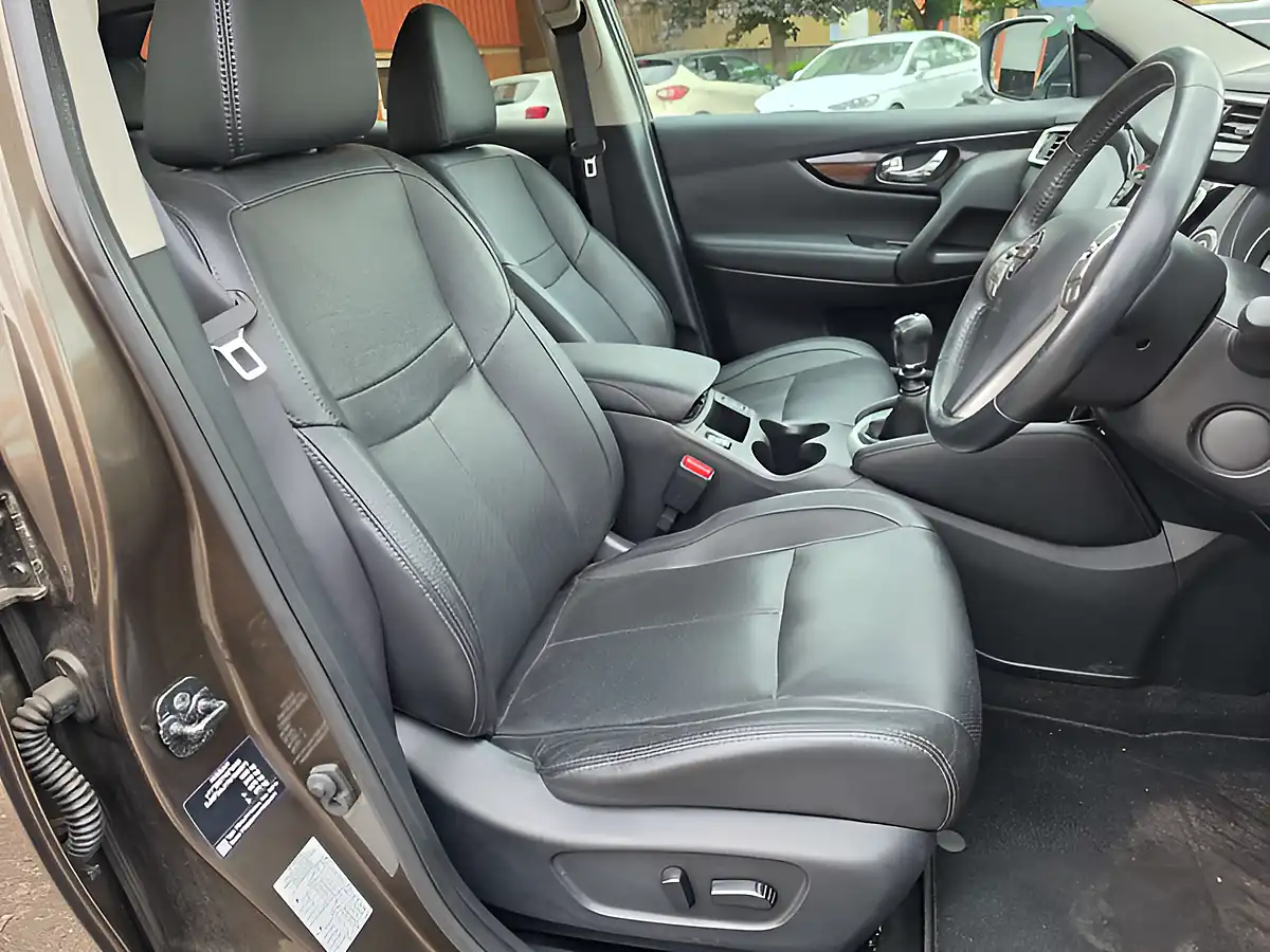 Used 2016 Nissan Qashqai Acenta Silver - Interior and Exterior details 11