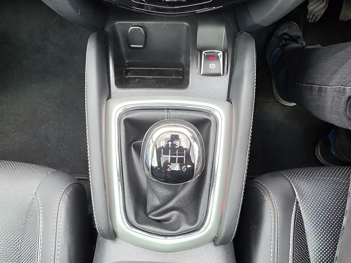 Used 2016 Nissan Qashqai Acenta Silver - Interior and Exterior details 18