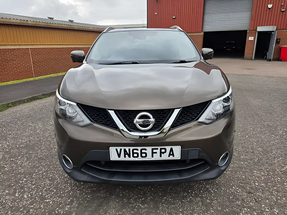 Used 2016 Nissan Qashqai Acenta Silver - Interior and Exterior details 2