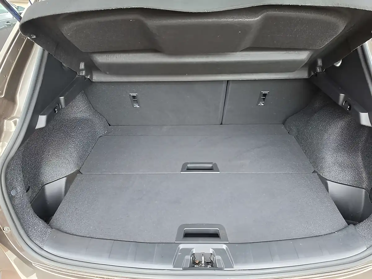 Used 2016 Nissan Qashqai Acenta Silver - Interior and Exterior details 20