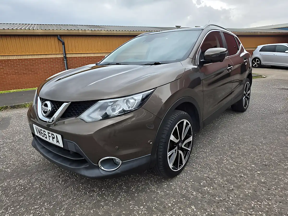 Used 2016 Nissan Qashqai Acenta Silver - Interior and Exterior details 3