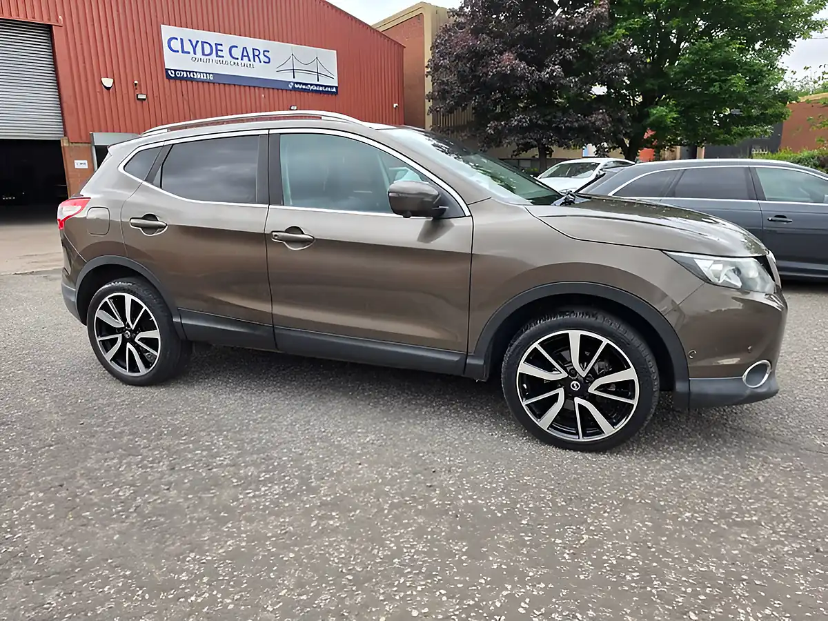 Used 2016 Nissan Qashqai Acenta Silver - Interior and Exterior details 4