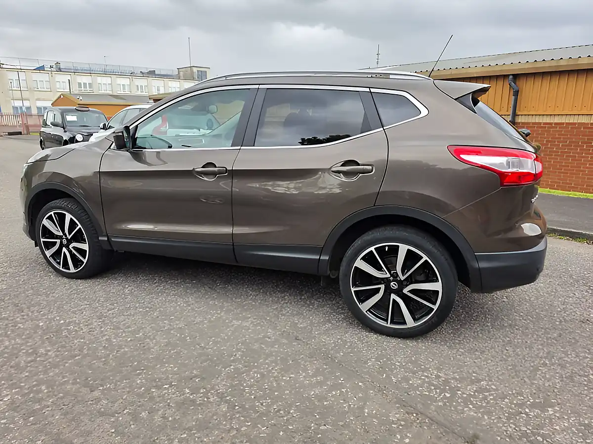 Used 2016 Nissan Qashqai Acenta Silver - Interior and Exterior details 7
