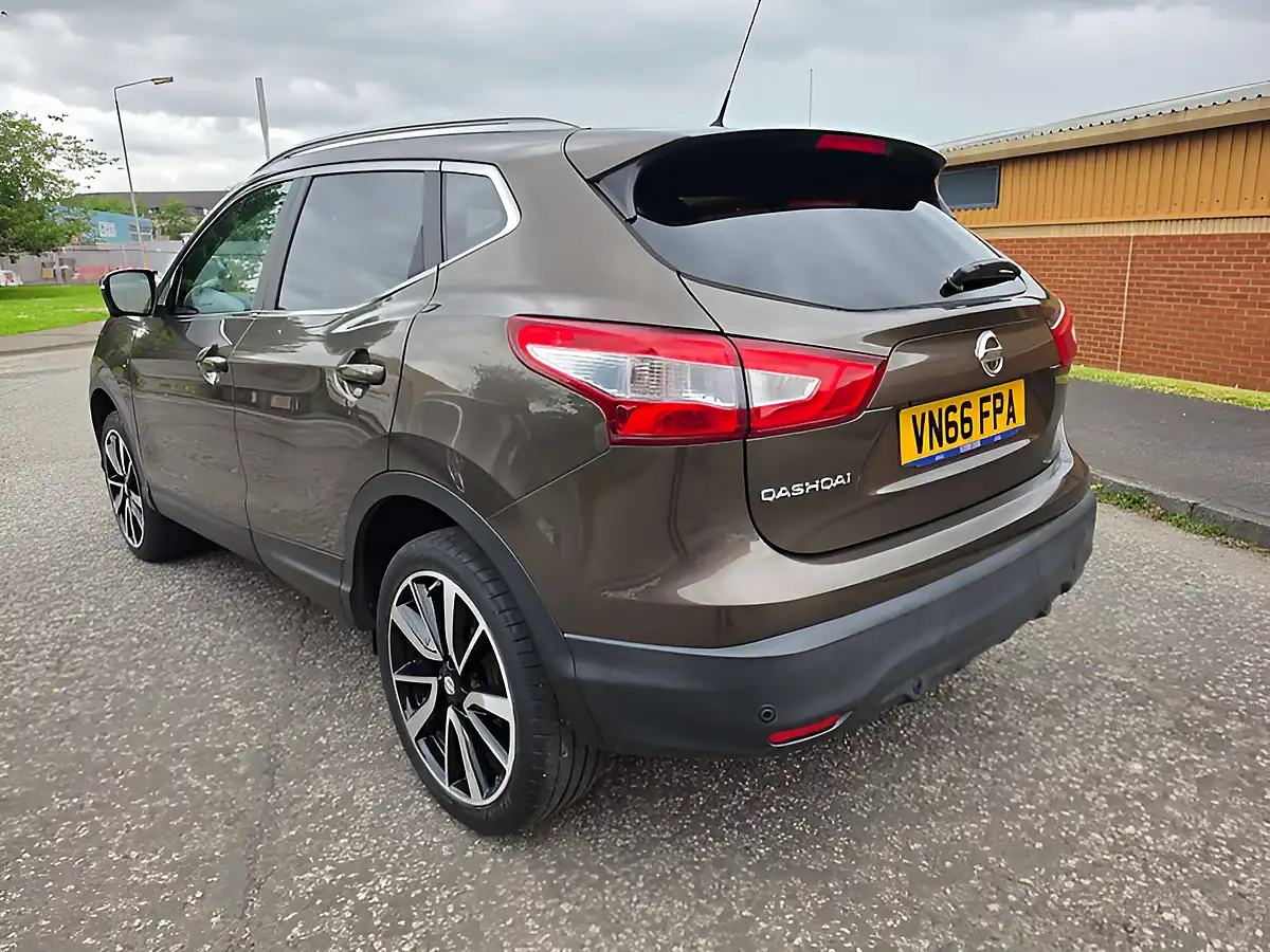 Used 2016 Nissan Qashqai Acenta Silver - Interior and Exterior details 8