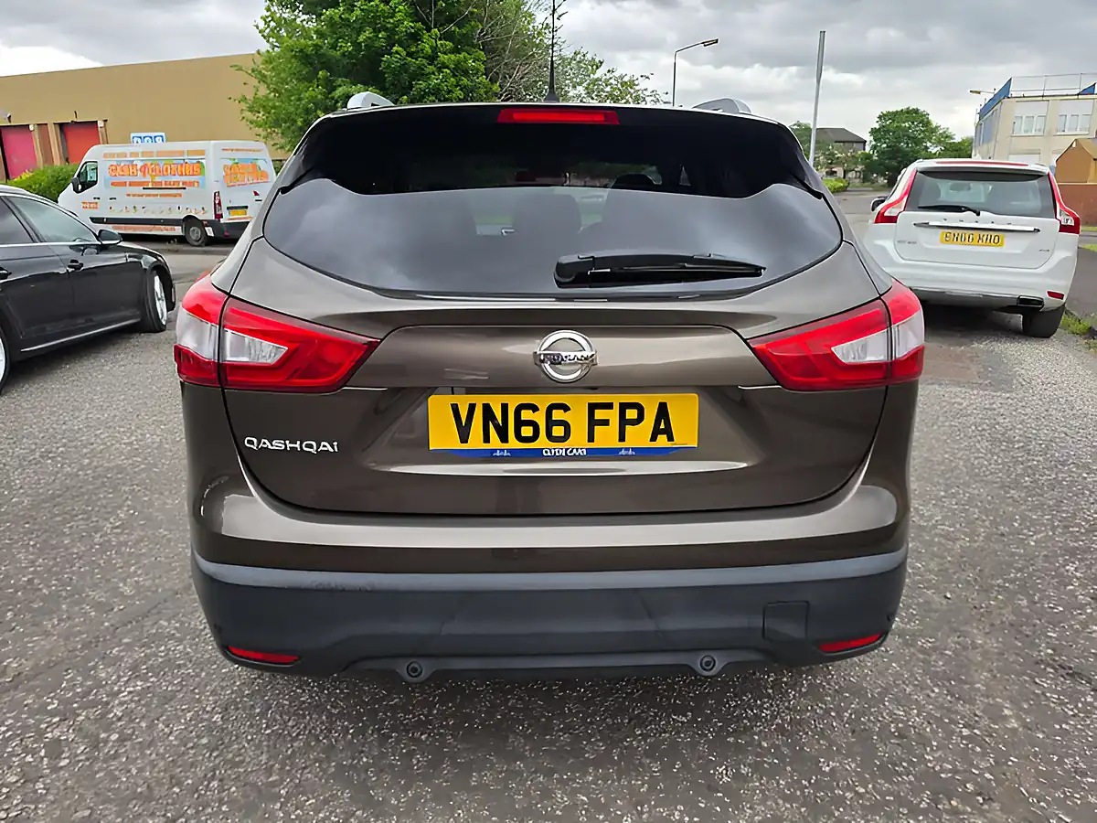 Used 2016 Nissan Qashqai Acenta Silver - Interior and Exterior details 9