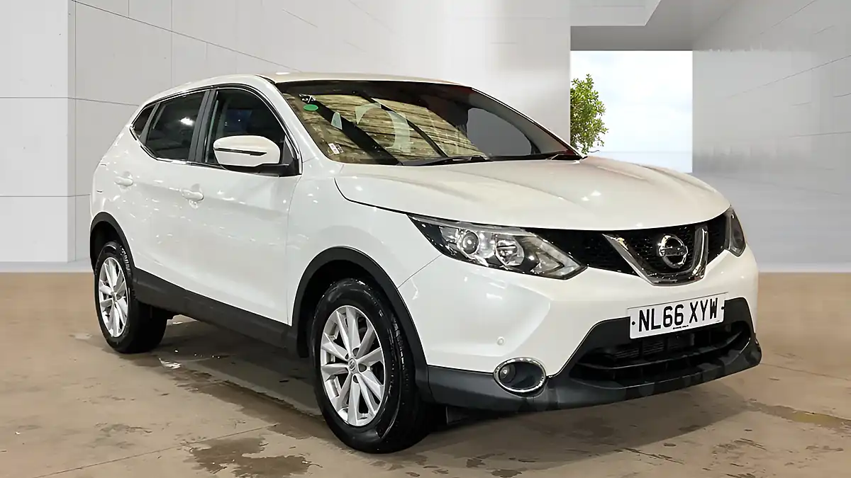Used 2016 Nissan Qashqai Acenta White - Front View