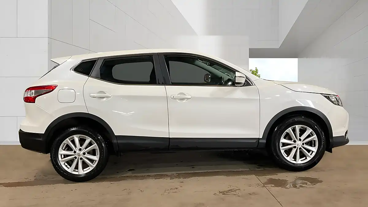 Used 2016 Nissan Qashqai Acenta White - Interior and Exterior details 3