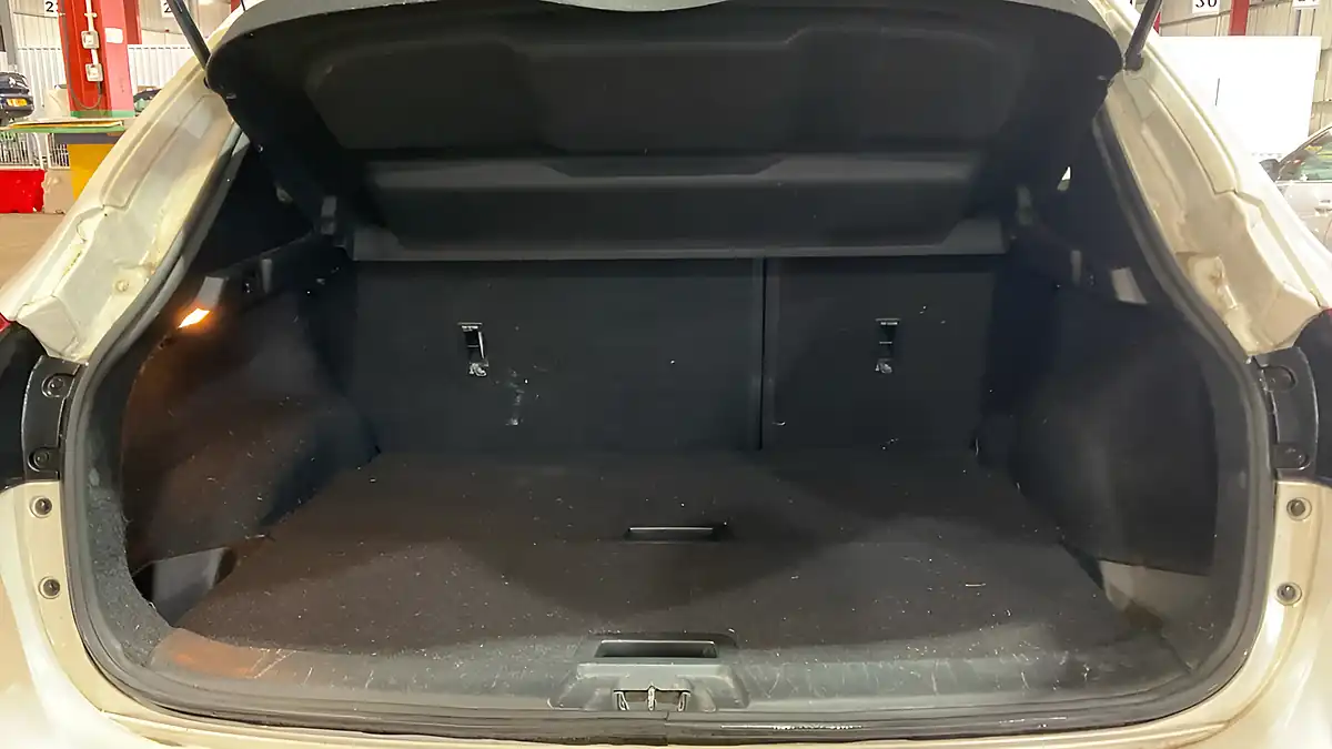 Used 2016 Nissan Qashqai Acenta White - Interior and Exterior details 4