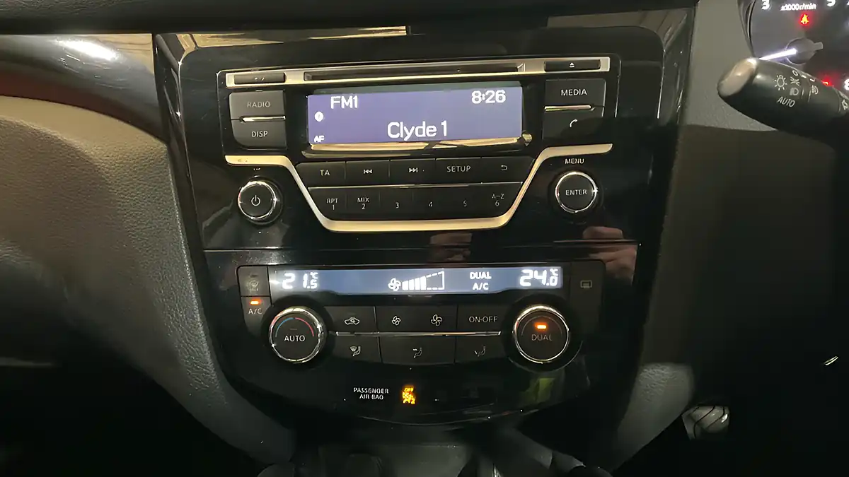 Used 2016 Nissan Qashqai Acenta White - Interior and Exterior details 7