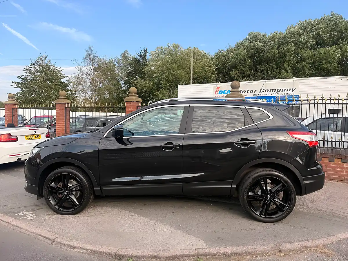 Used 2016 Nissan Qashqai Black Edition Black - Interior and Exterior details 7