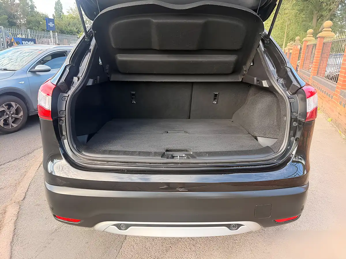 Used 2016 Nissan Qashqai Black Edition Black - Interior and Exterior details 9