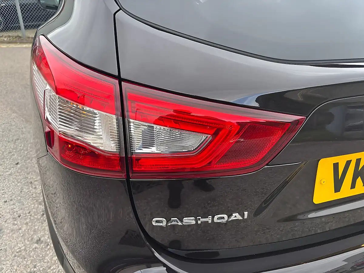 Used 2016 Nissan Qashqai N-Connecta Black - Interior and Exterior details 17