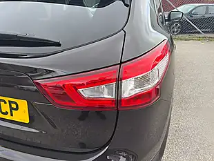 Used 2016 Nissan Qashqai N-Connecta Black - Interior and Exterior details 18