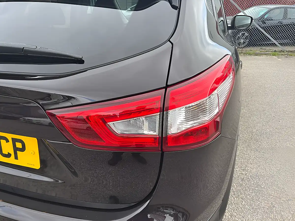 Used 2016 Nissan Qashqai N-Connecta Black - Interior and Exterior details 18