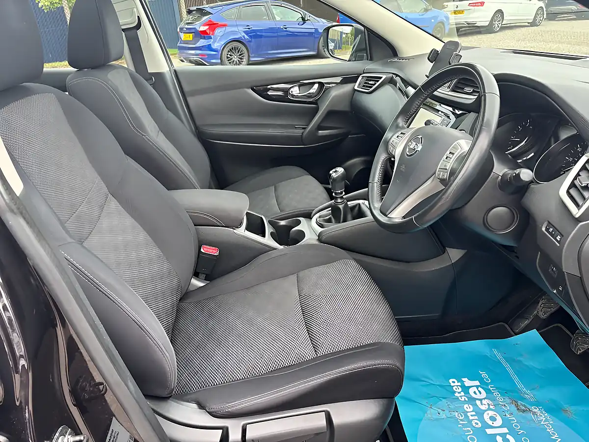 Used 2016 Nissan Qashqai N-Connecta Black - Interior and Exterior details 3