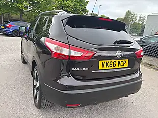 Used 2016 Nissan Qashqai N-Connecta Black - Interior and Exterior details 4
