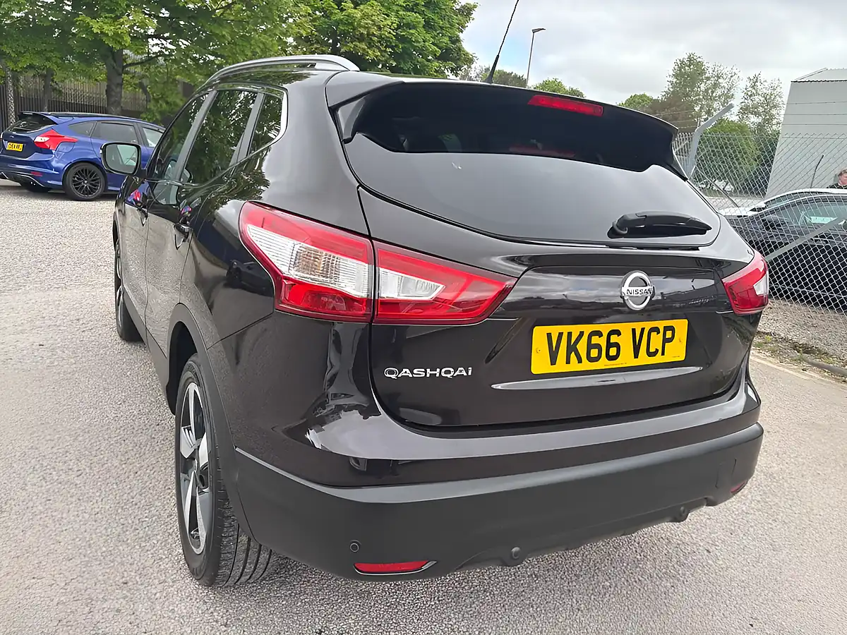 Used 2016 Nissan Qashqai N-Connecta Black - Interior and Exterior details 4
