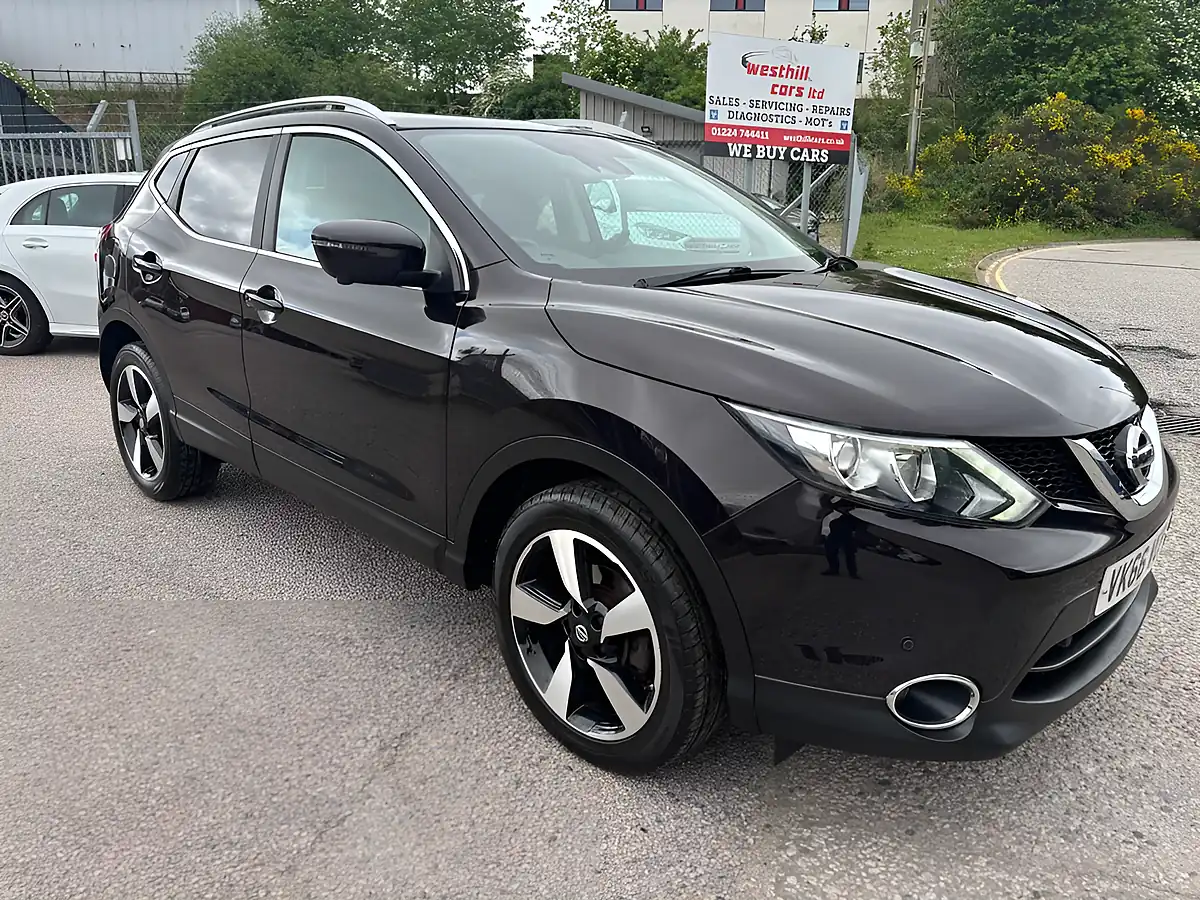 Used 2016 Nissan Qashqai N-Connecta Black - Interior and Exterior details 5