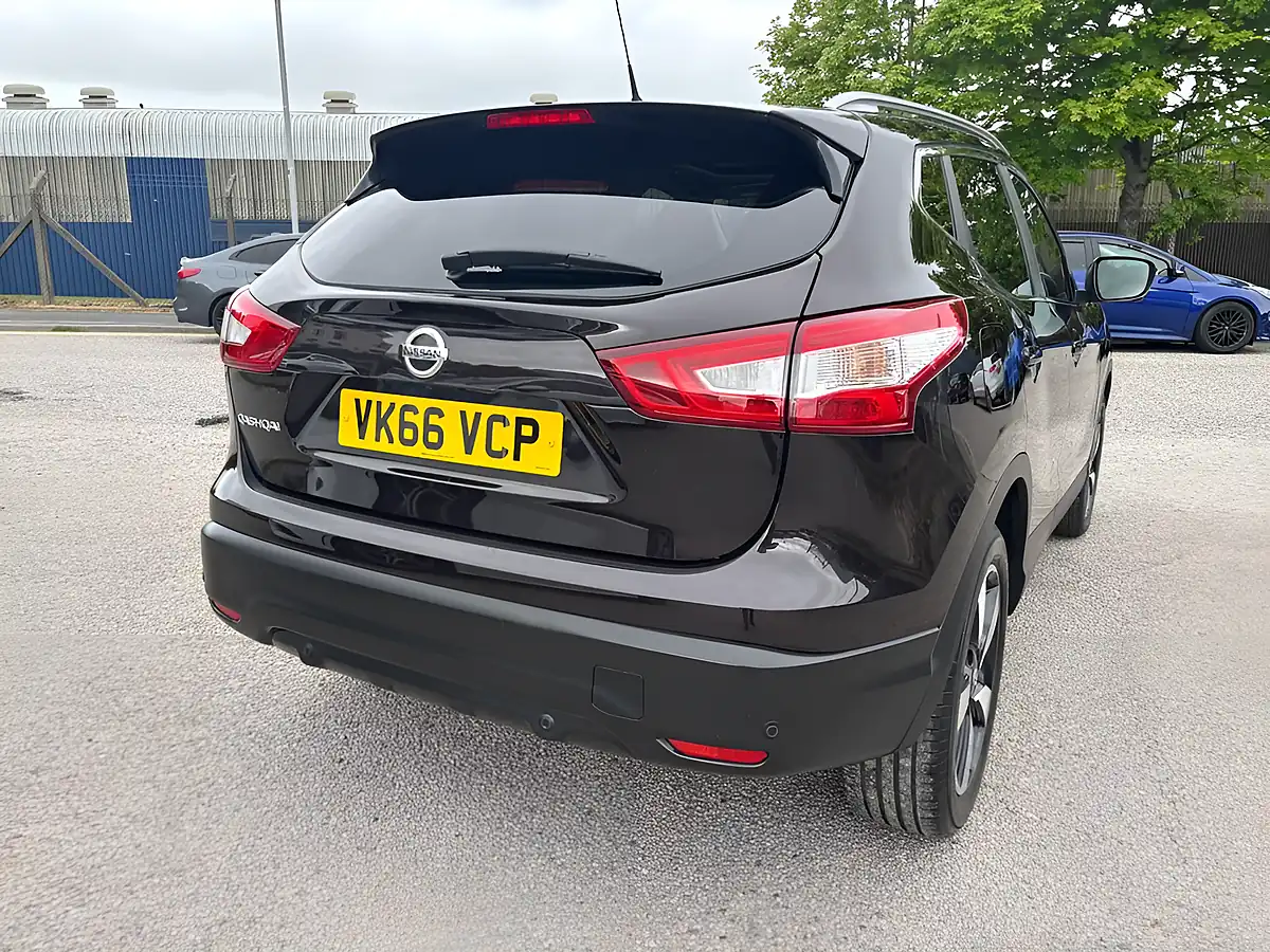 Used 2016 Nissan Qashqai N-Connecta Black - Interior and Exterior details 8