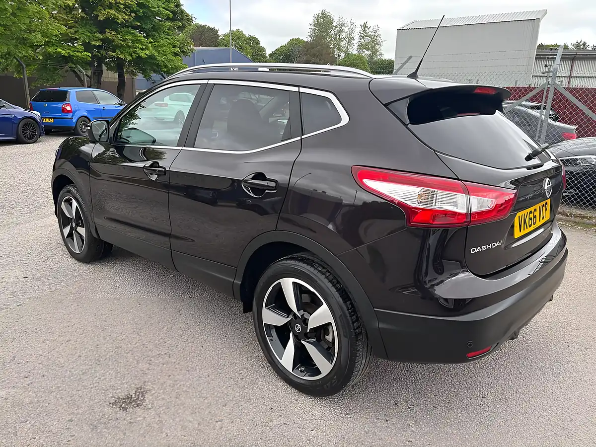 Used 2016 Nissan Qashqai N-Connecta Black - Interior and Exterior details 9