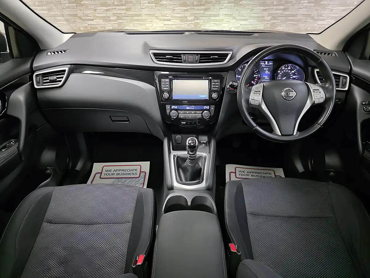 Used 2016 Nissan Qashqai N-Connecta Black - Interior and Exterior details 10