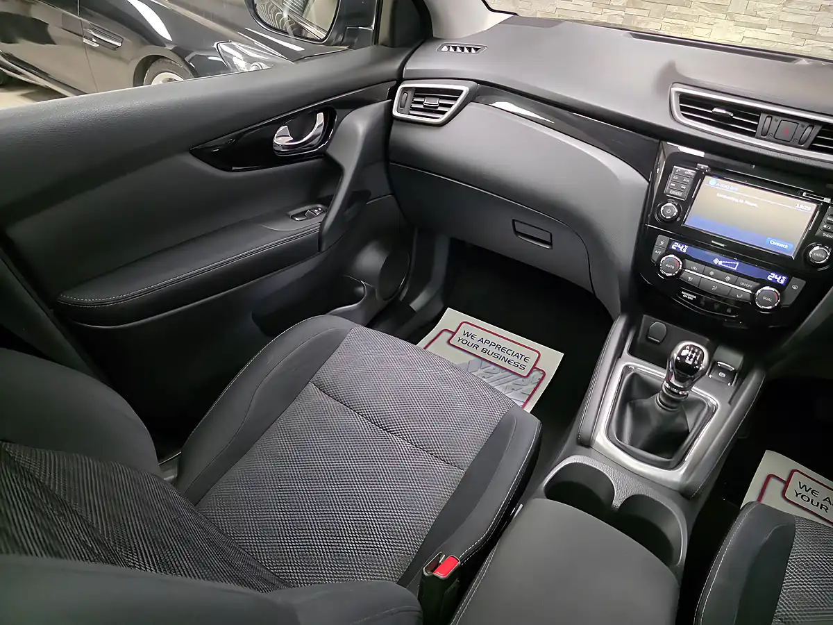 Used 2016 Nissan Qashqai N-Connecta Black - Interior and Exterior details 11