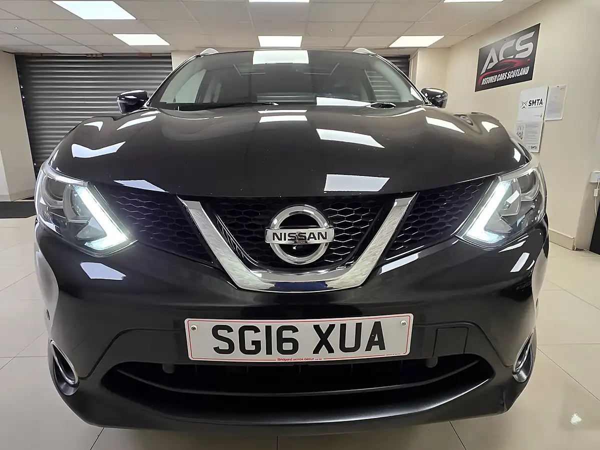 Used 2016 Nissan Qashqai N-Connecta Black - Interior and Exterior details 12