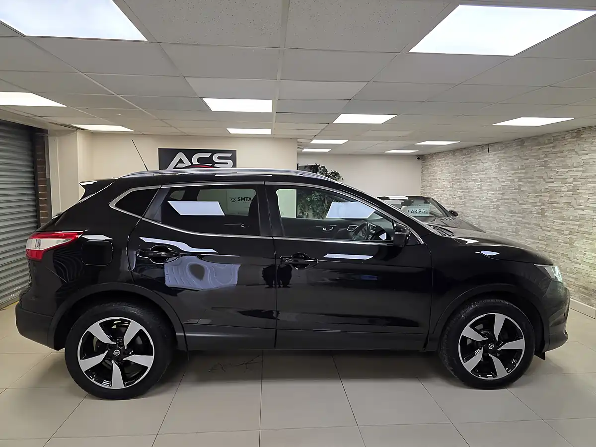 Used 2016 Nissan Qashqai N-Connecta Black - Interior and Exterior details 13