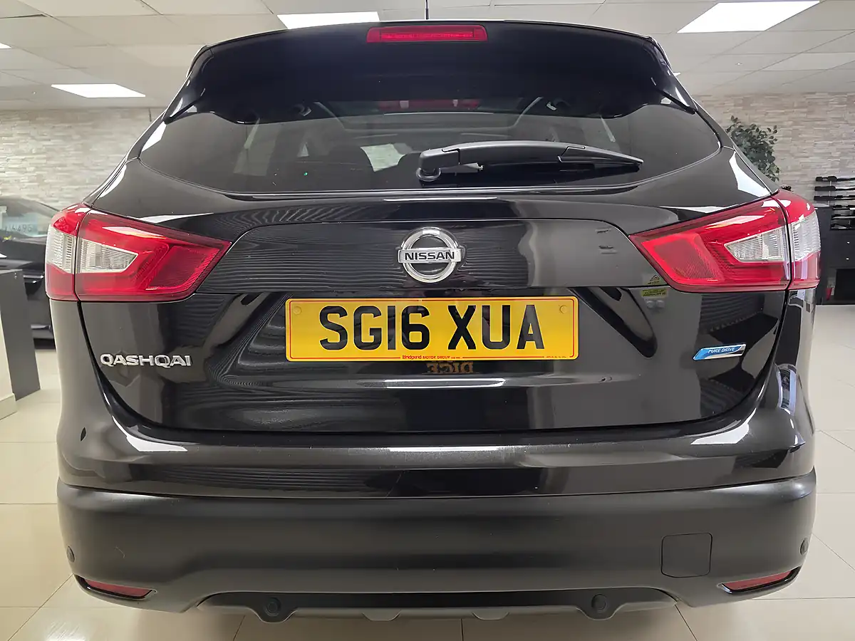 Used 2016 Nissan Qashqai N-Connecta Black - Interior and Exterior details 14