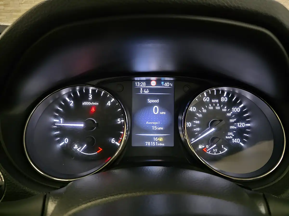 Used 2016 Nissan Qashqai N-Connecta Black - Interior and Exterior details 15
