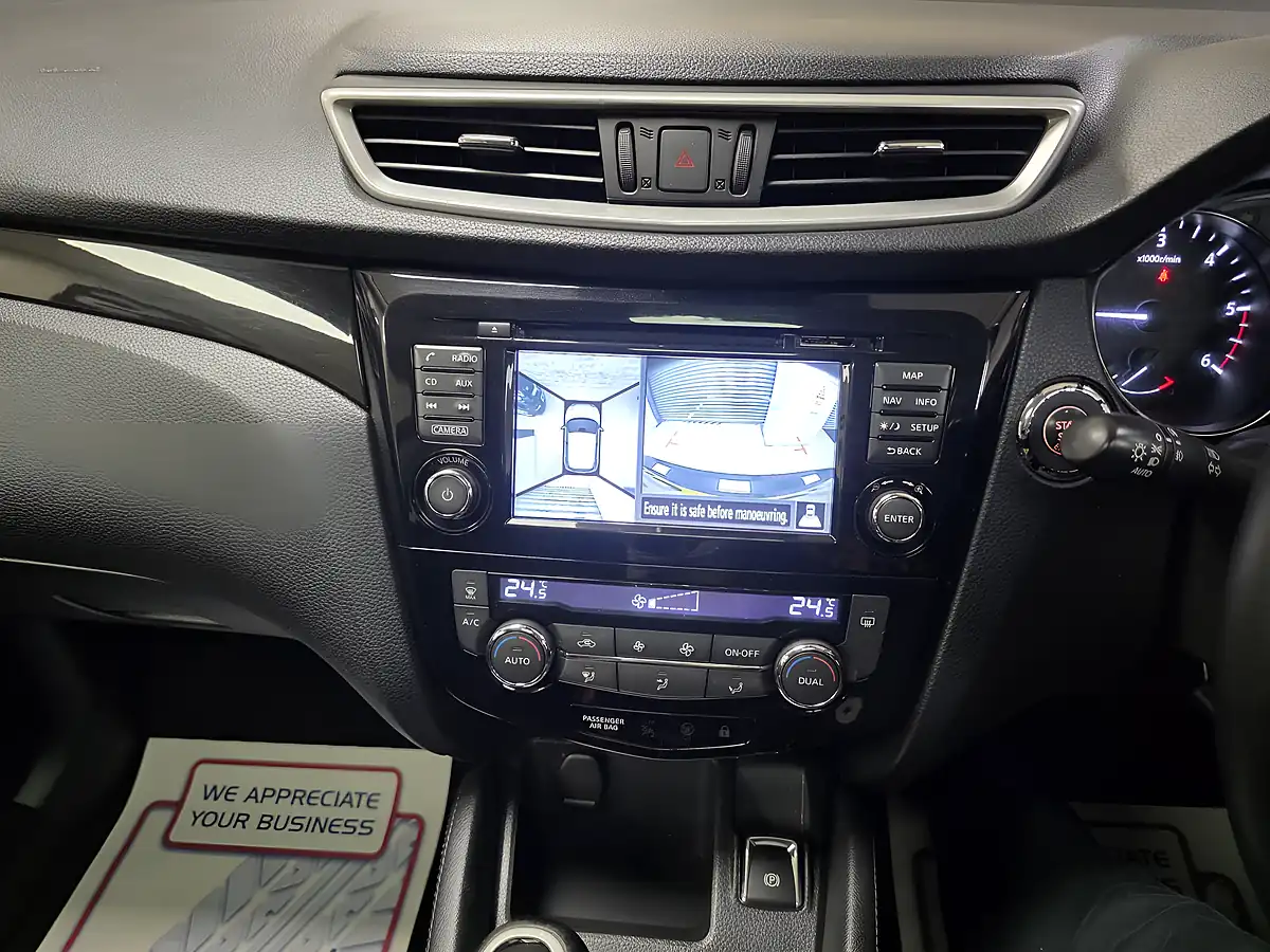 Used 2016 Nissan Qashqai N-Connecta Black - Interior and Exterior details 16