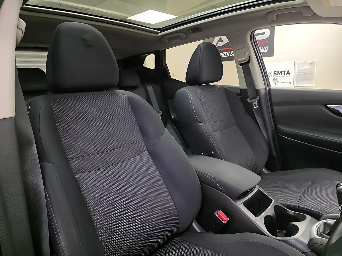 Used 2016 Nissan Qashqai N-Connecta Black - Interior and Exterior details 6