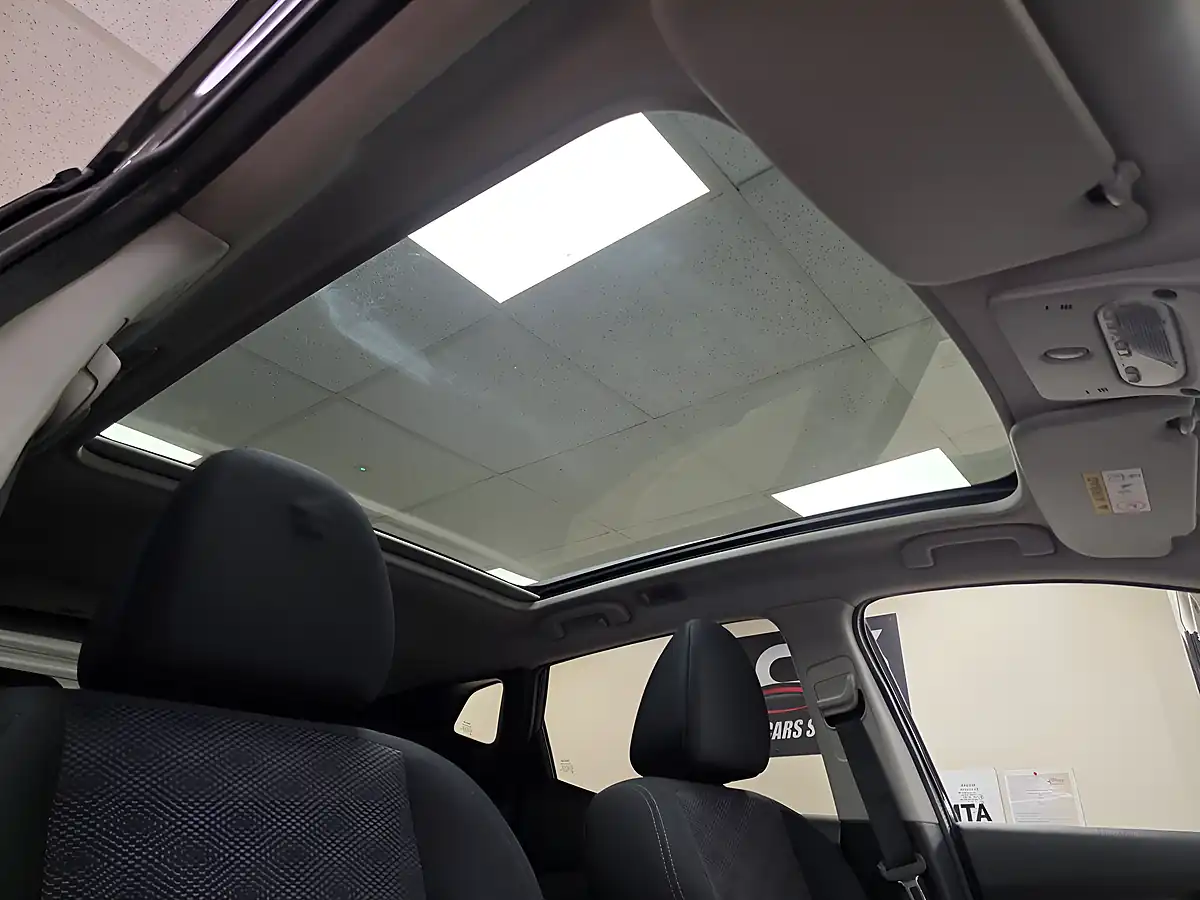 Used 2016 Nissan Qashqai N-Connecta Black - Interior and Exterior details 7