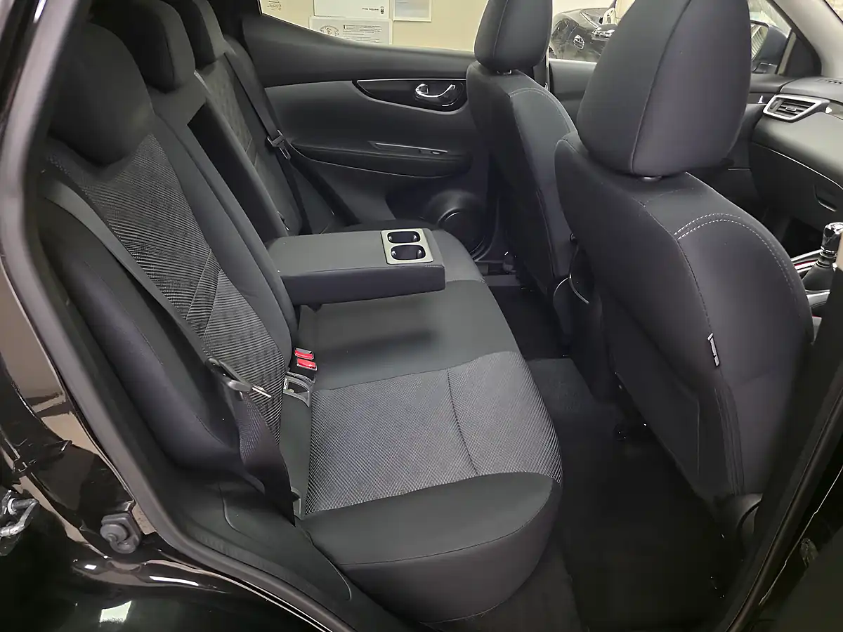 Used 2016 Nissan Qashqai N-Connecta Black - Interior and Exterior details 8