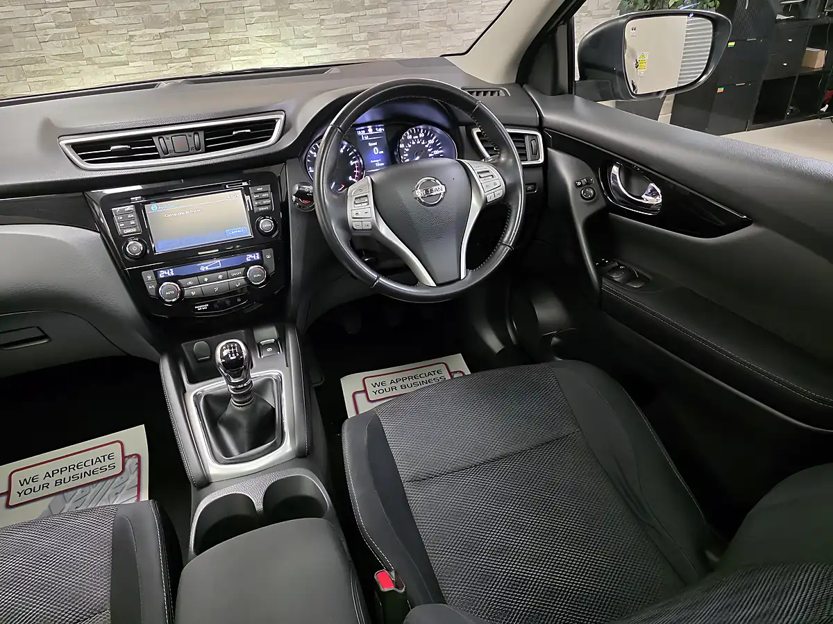 Used 2016 Nissan Qashqai N-Connecta Black - Interior and Exterior details 9