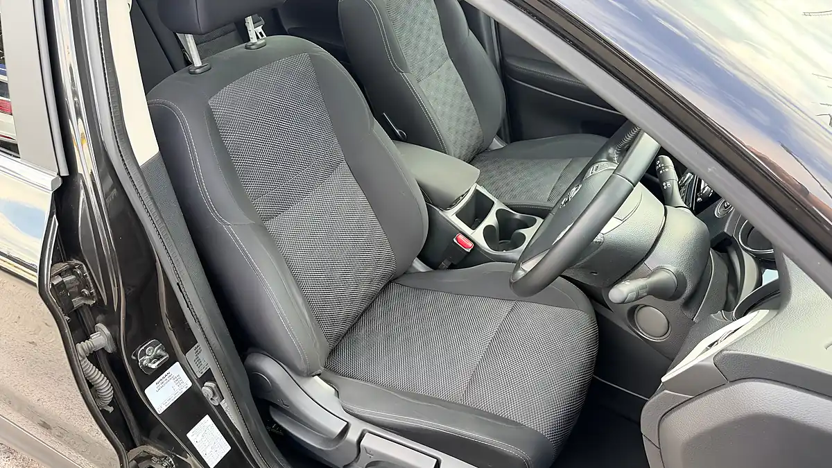 Used 2016 Nissan Qashqai N-Connecta Black - Interior and Exterior details 11