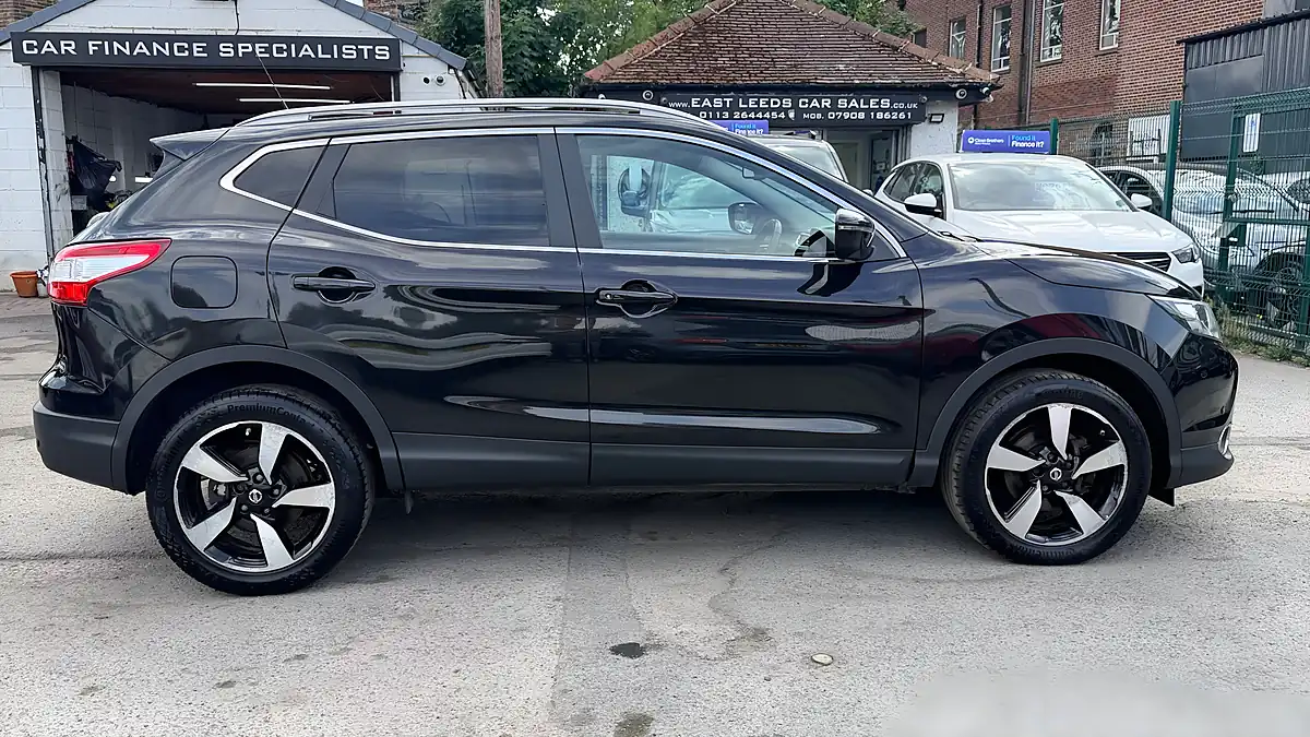 Used 2016 Nissan Qashqai N-Connecta Black - Interior and Exterior details 2