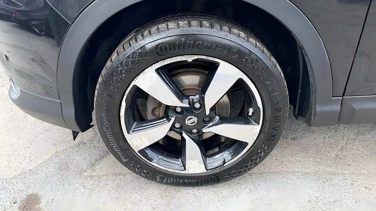 Used 2016 Nissan Qashqai N-Connecta Black - Interior and Exterior details 20