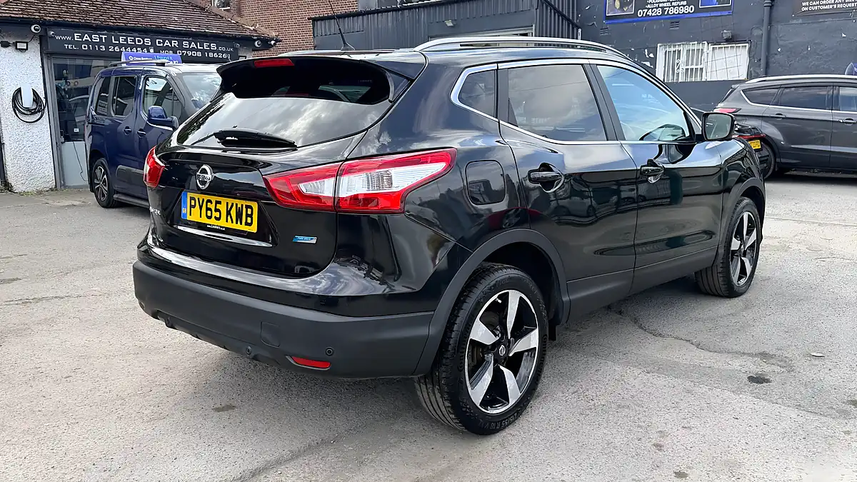 Used 2016 Nissan Qashqai N-Connecta Black - Interior and Exterior details 3
