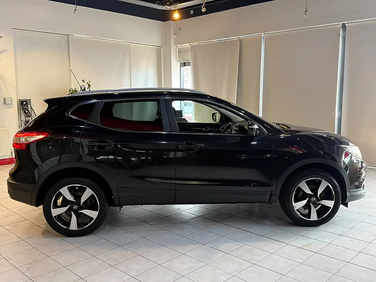 Used 2016 Nissan Qashqai N-Connecta Black - Interior and Exterior details 11