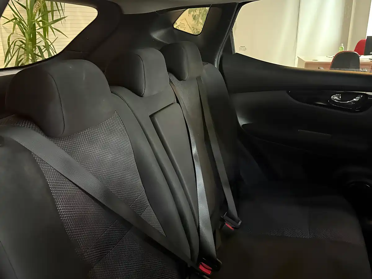 Used 2016 Nissan Qashqai N-Connecta Black - Interior and Exterior details 12