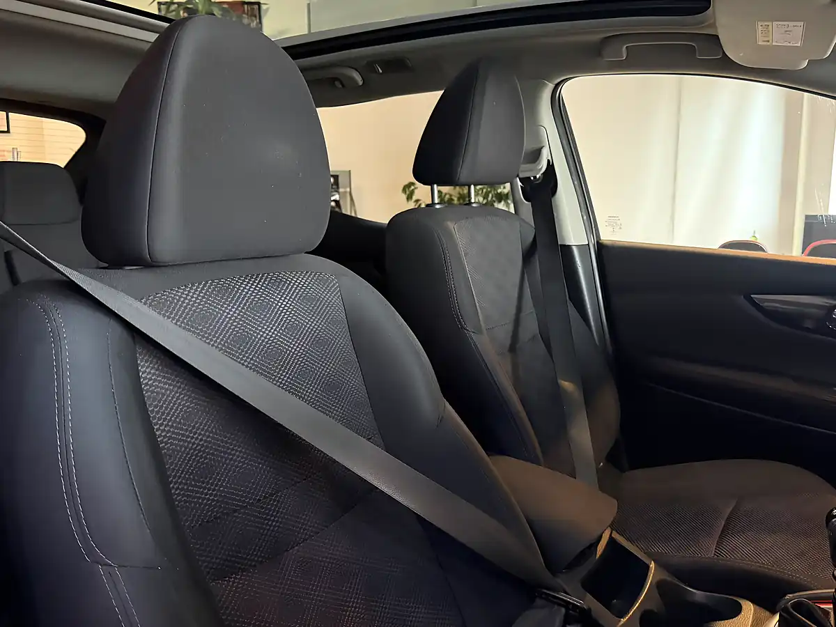 Used 2016 Nissan Qashqai N-Connecta Black - Interior and Exterior details 14